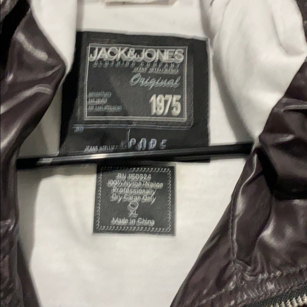 Windbreaker - Picture 2 of 4